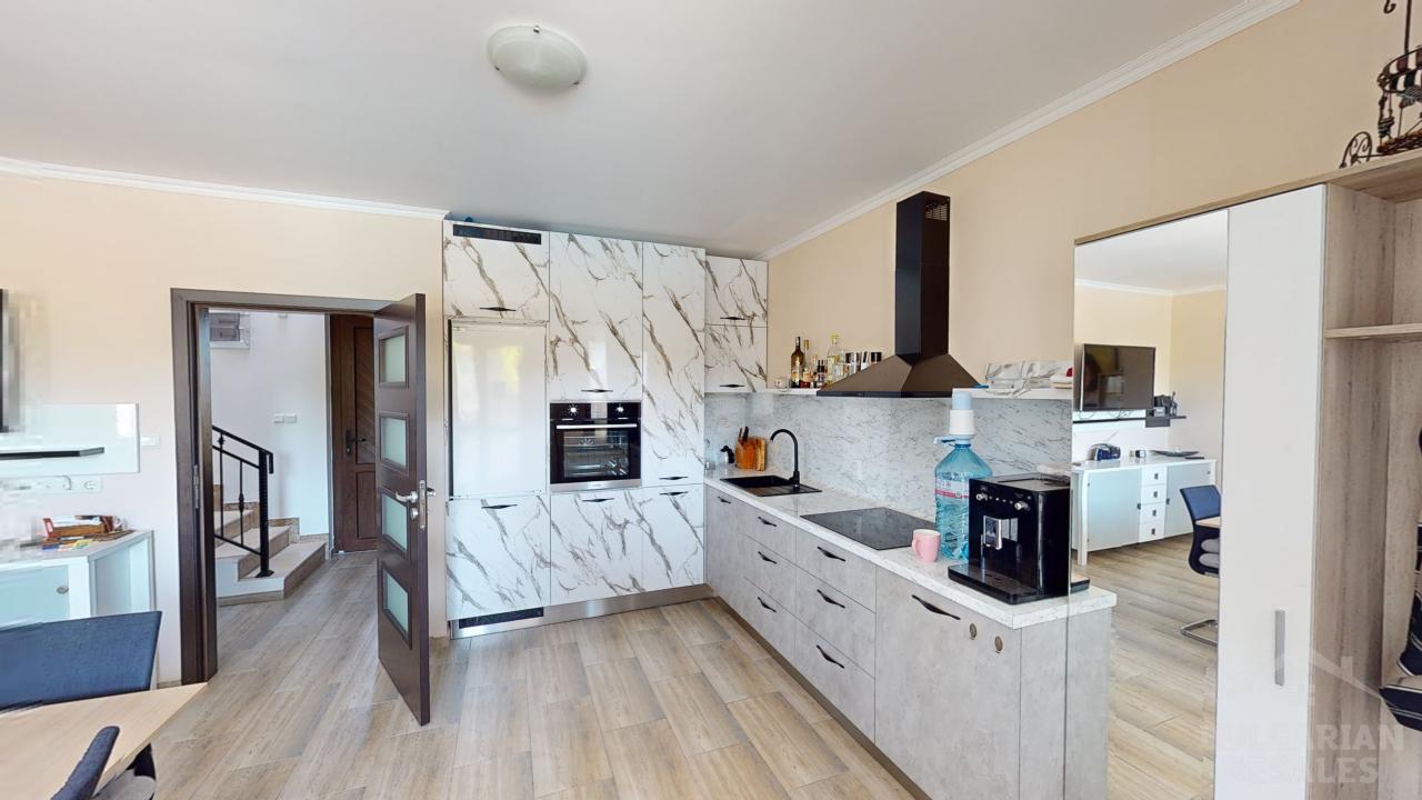 Триетажна къща с директен изход към басейна ID: 5316 - Снимка 6