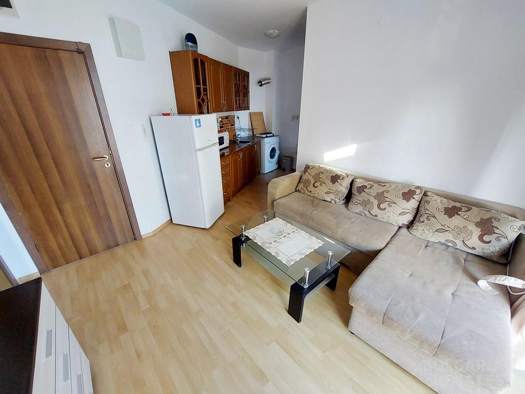 Great price! Two bedroom condo in gated community ID: 3300 - Photo 4