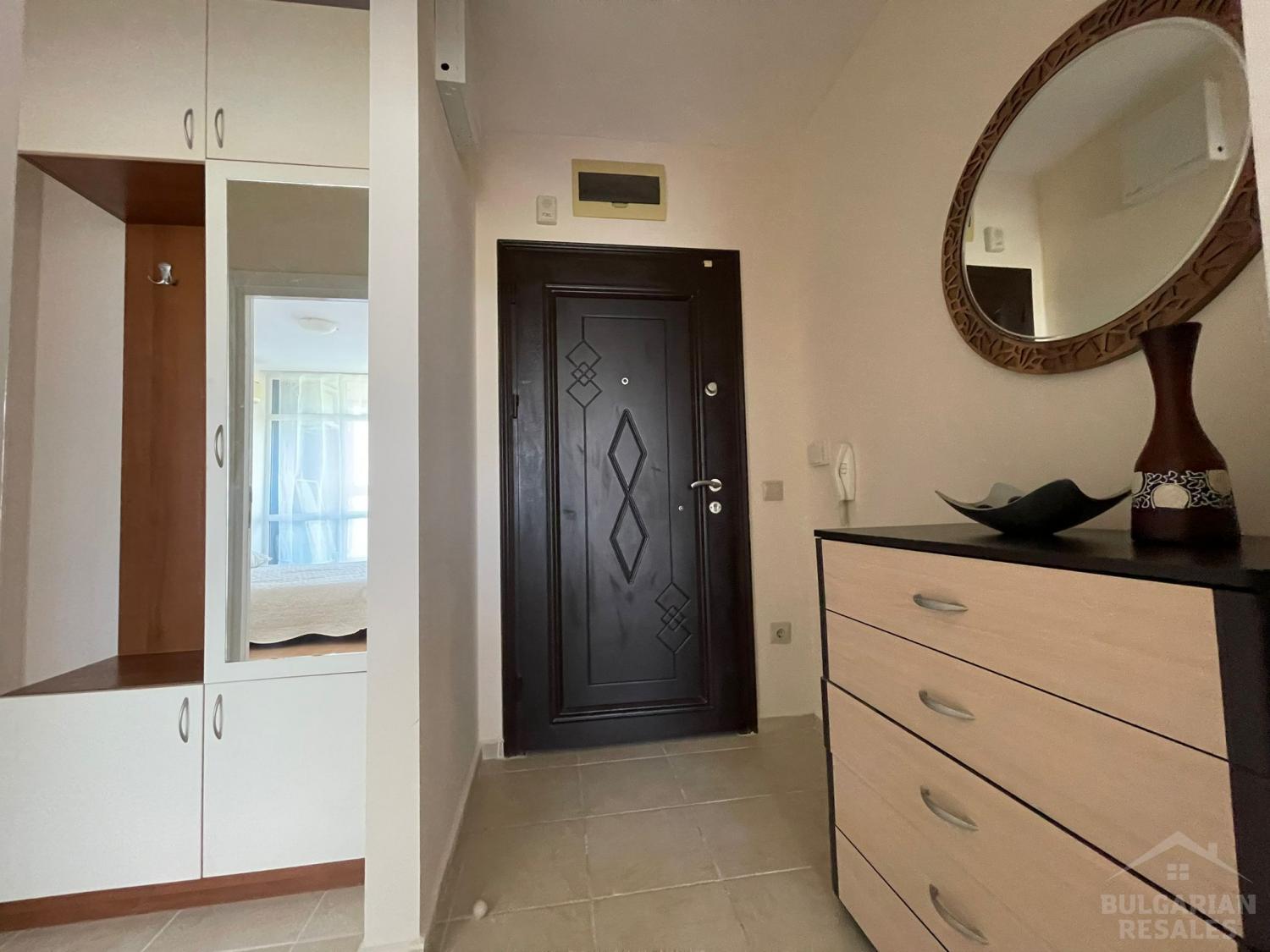 Квартира с хорошей мебелью в комплексе 