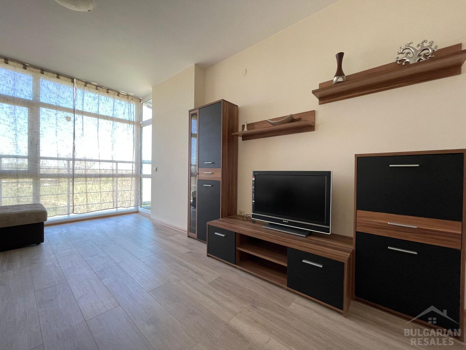 Квартира с хорошей мебелью в комплексе 