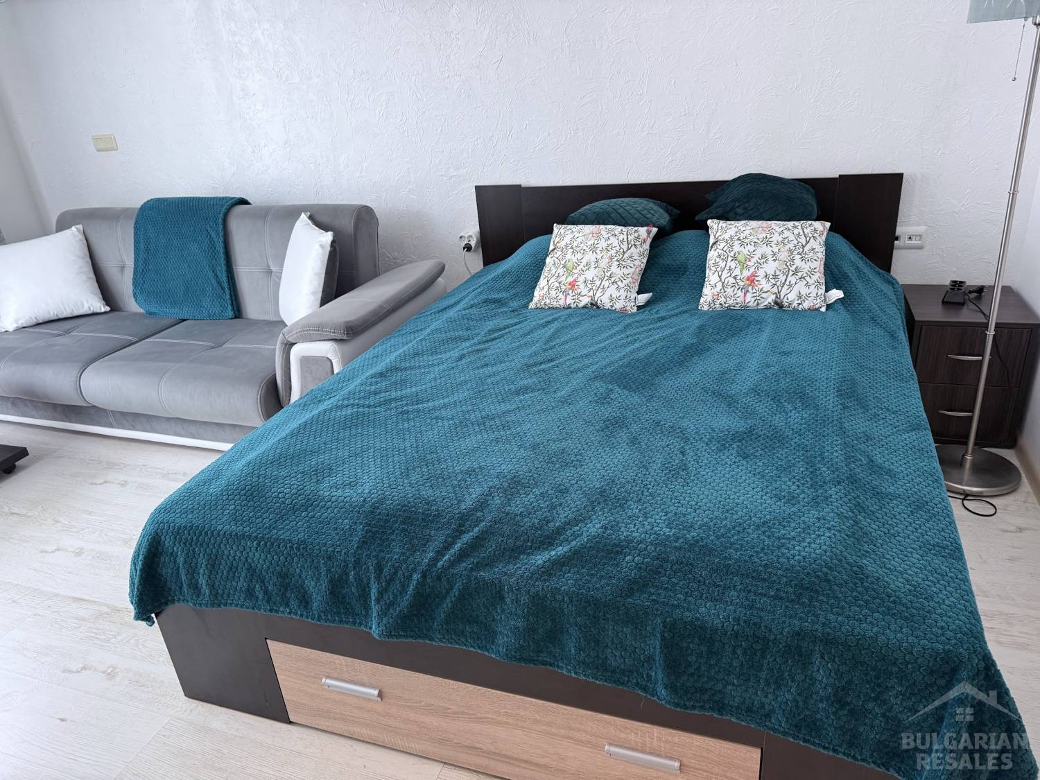 Купить студию с ремонтом на курорте Солнечный берег, вид на бассейн ID: 6068 - Фото 4