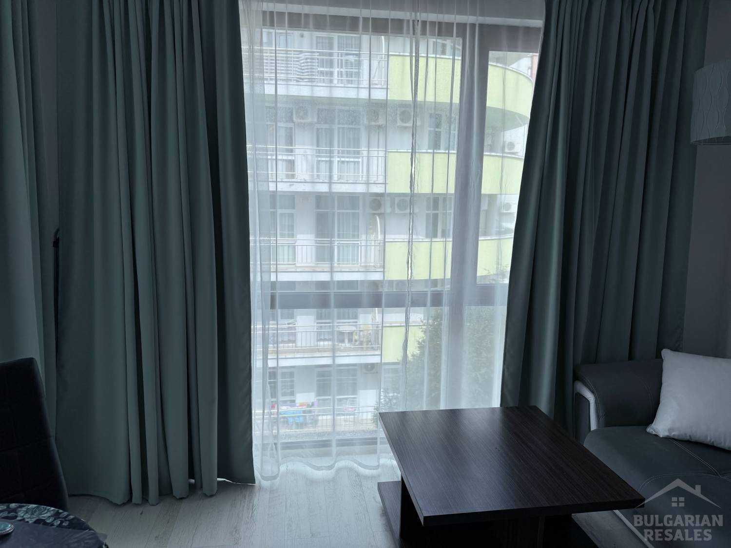 Купить студию с ремонтом на курорте Солнечный берег, вид на бассейн ID: 6068 - Фото 8