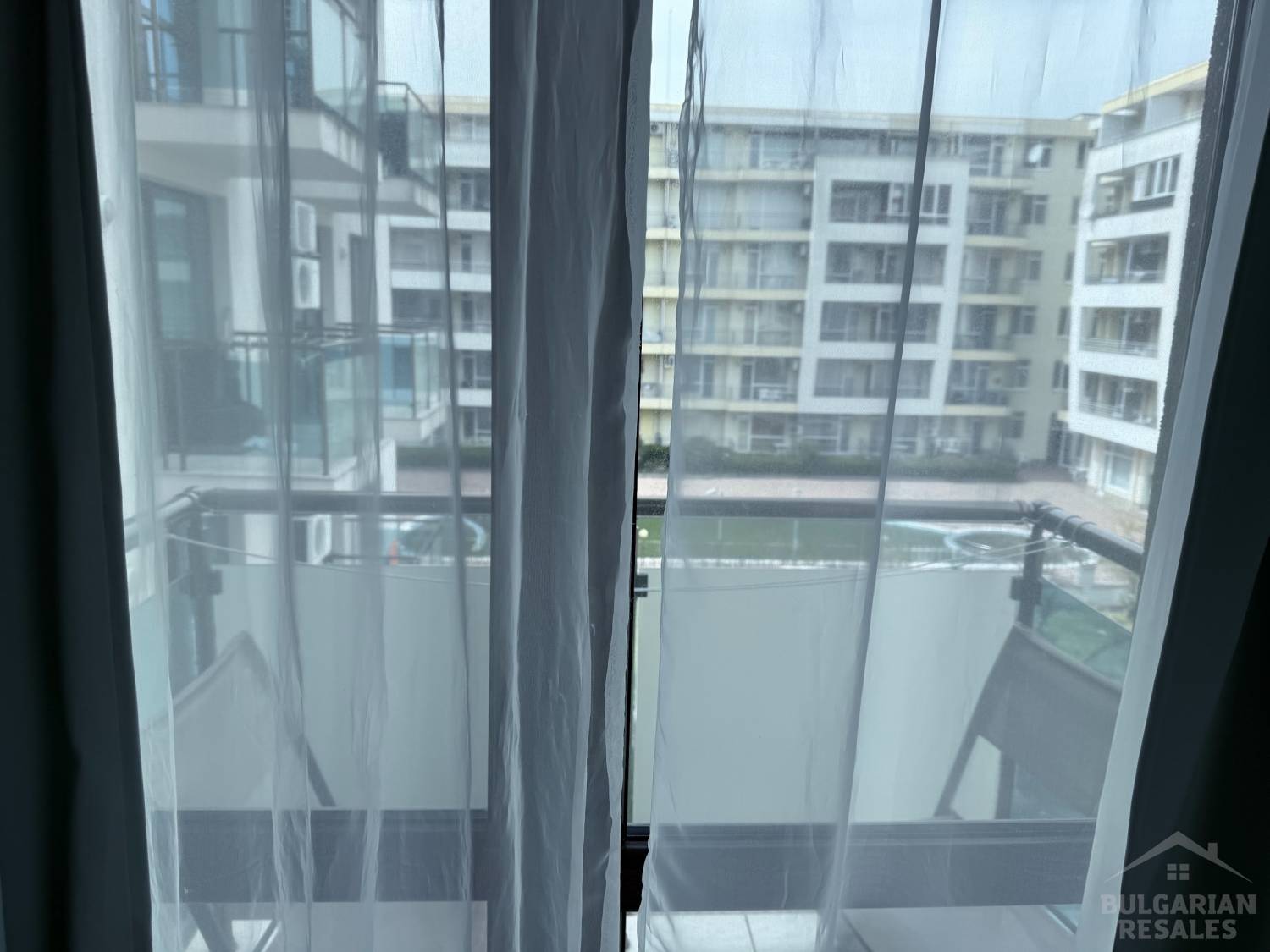 Купить студию с ремонтом на курорте Солнечный берег, вид на бассейн ID: 6068 - Фото 9