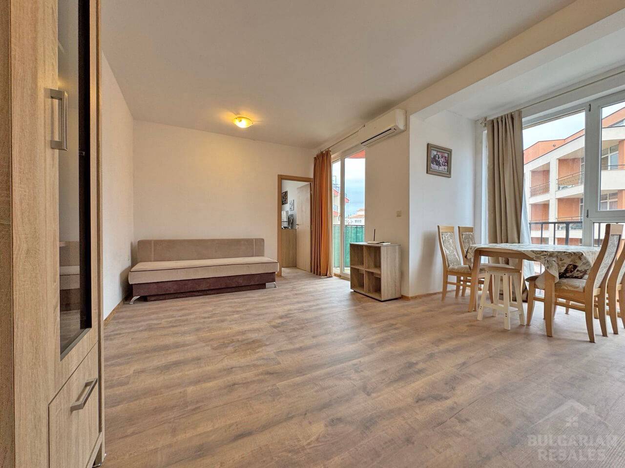 Светли стаи, 2 тераси, комплекс „Sunny View Central“, курорт Слънчев бряг ID: 6050 - Снимка 2