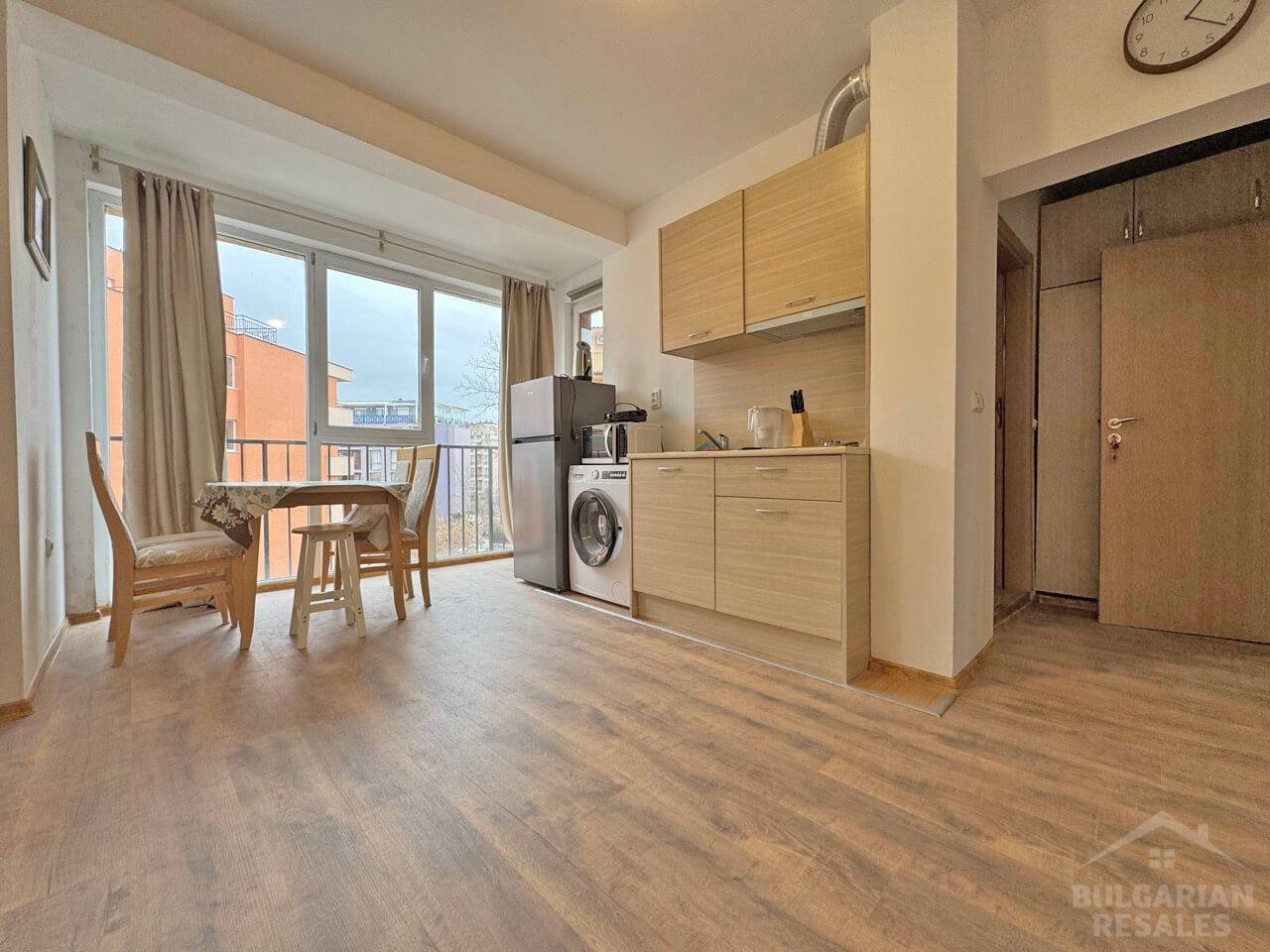 Светли стаи, 2 тераси, комплекс „Sunny View Central“, курорт Слънчев бряг ID: 6050 - Снимка 4