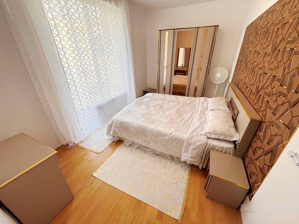 Трехкомнатная квартира с ремонтом, курорт Солнечный берег, комплекс 