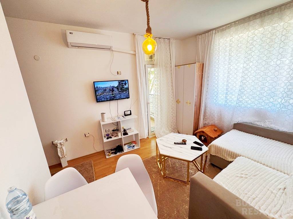 Трехкомнатная квартира с ремонтом, курорт Солнечный берег, комплекс 