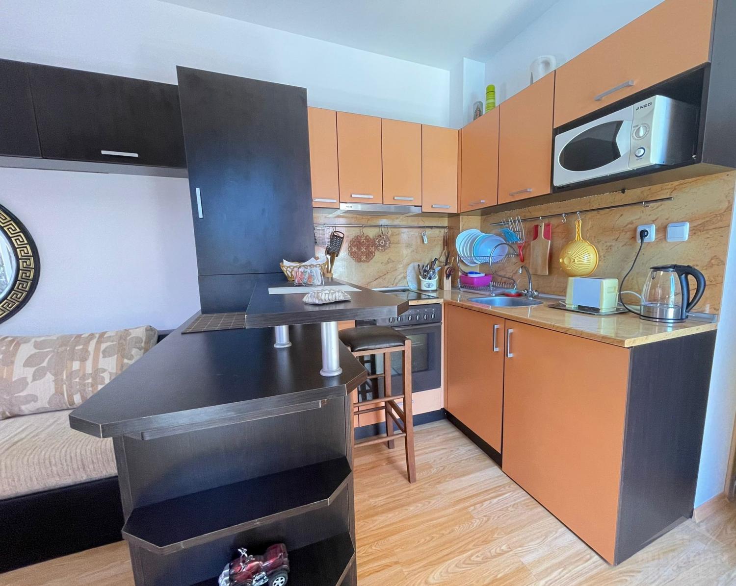 Удобен апартамент в 