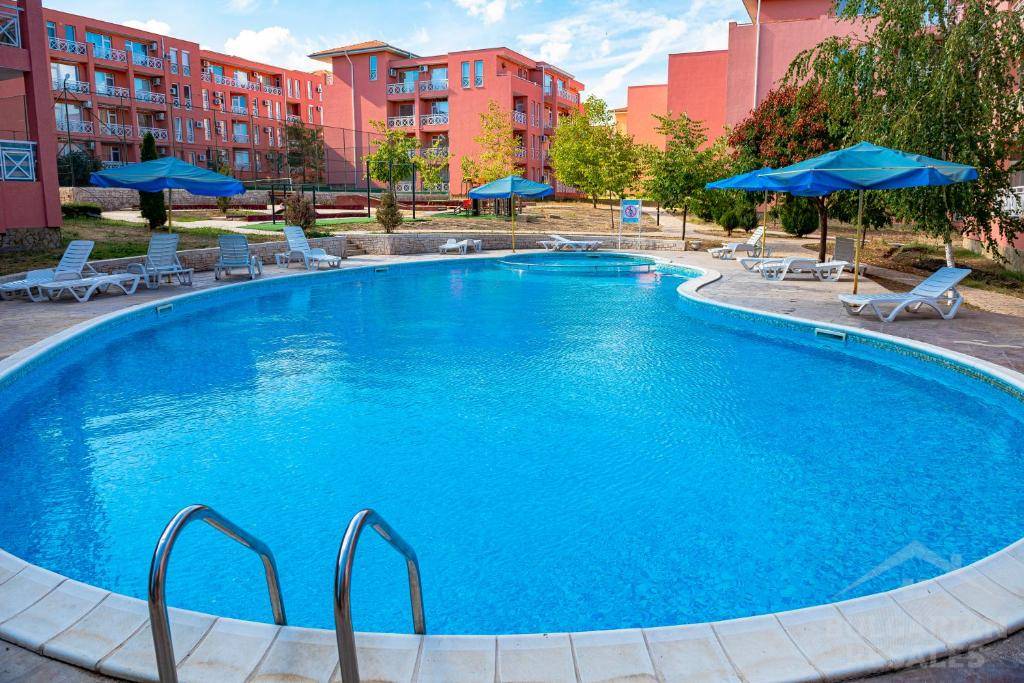 Two bedrooms, new furniture, pool view ID: 6425 - Photo 18