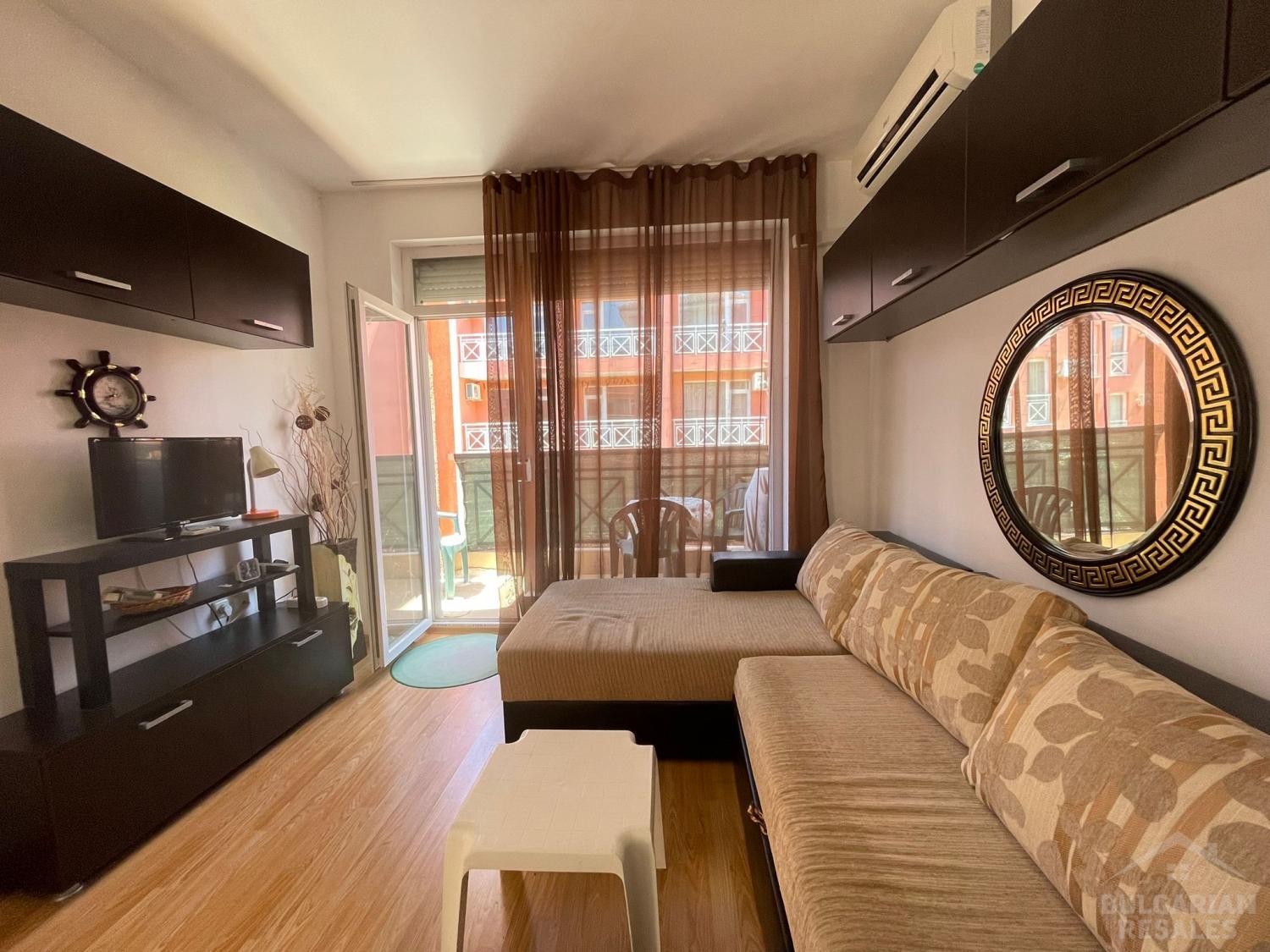 Удобен апартамент в 