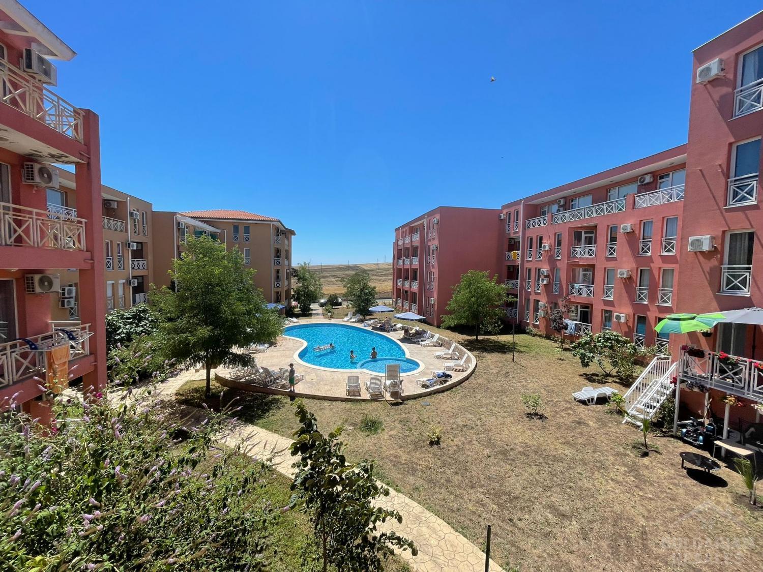 Удобен апартамент в 