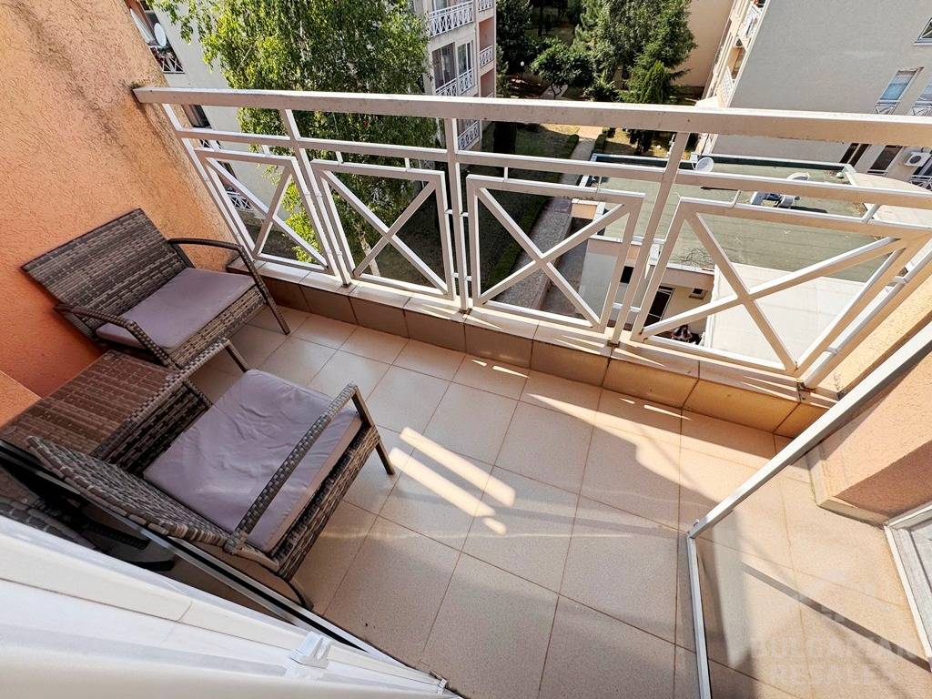 Two bedrooms, new furniture, pool view ID: 6425 - Photo 14