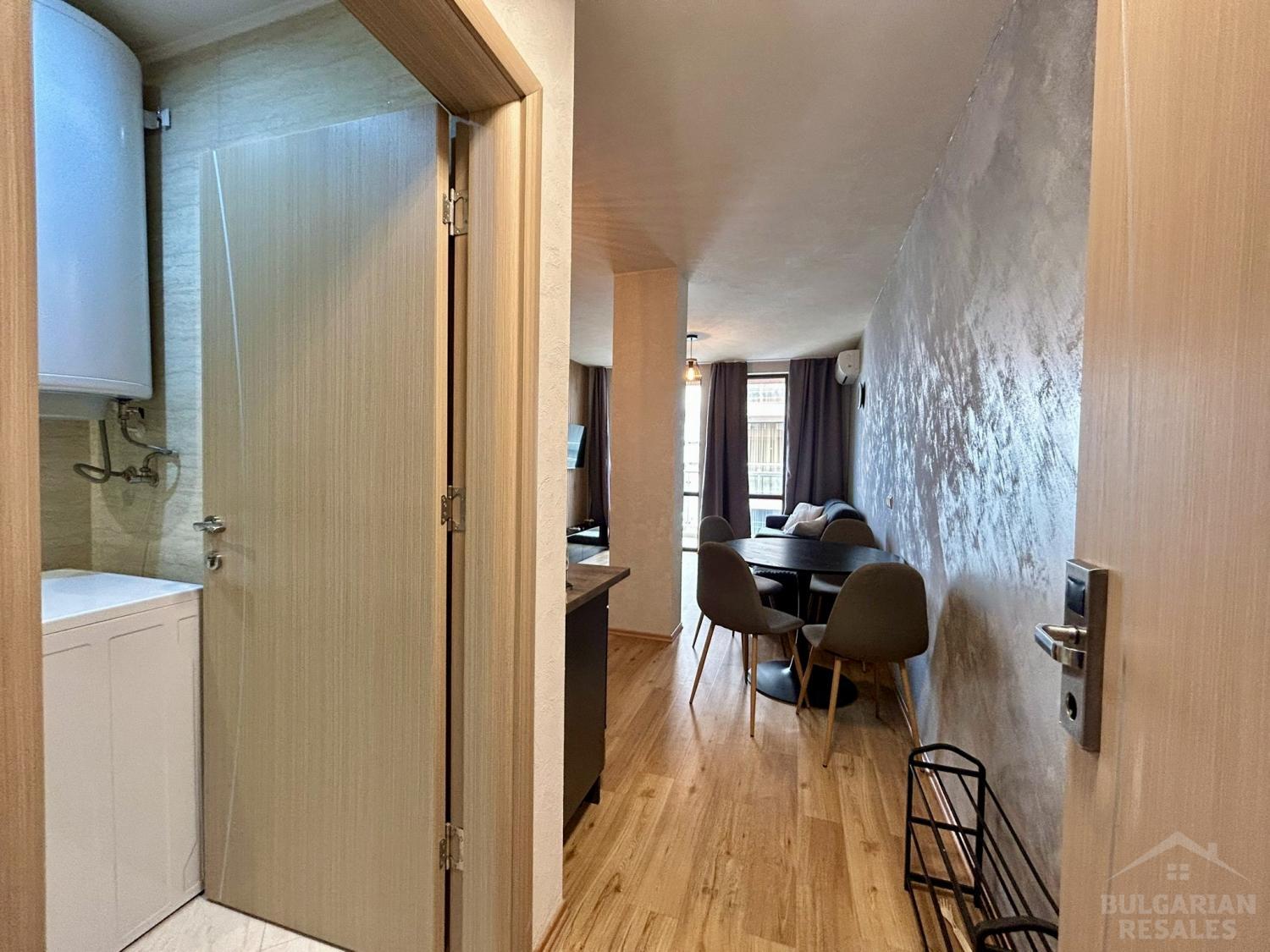 Модерен интериор и изглед към басейна — апартамент в „Tarsis 2“ ID: 5769 - Снимка 12