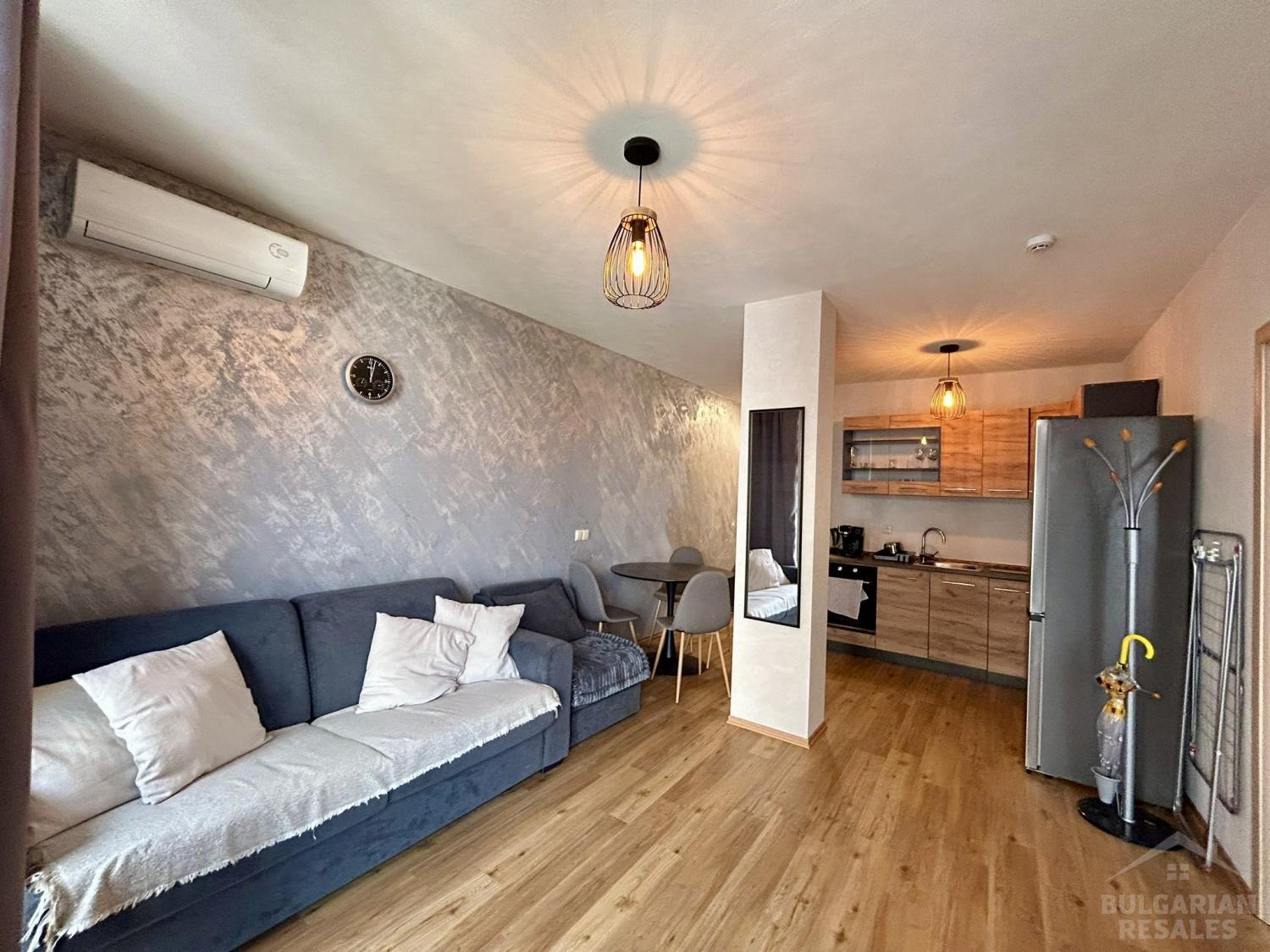 Модерен интериор и изглед към басейна — апартамент в „Tarsis 2“ ID: 5769 - Снимка 5