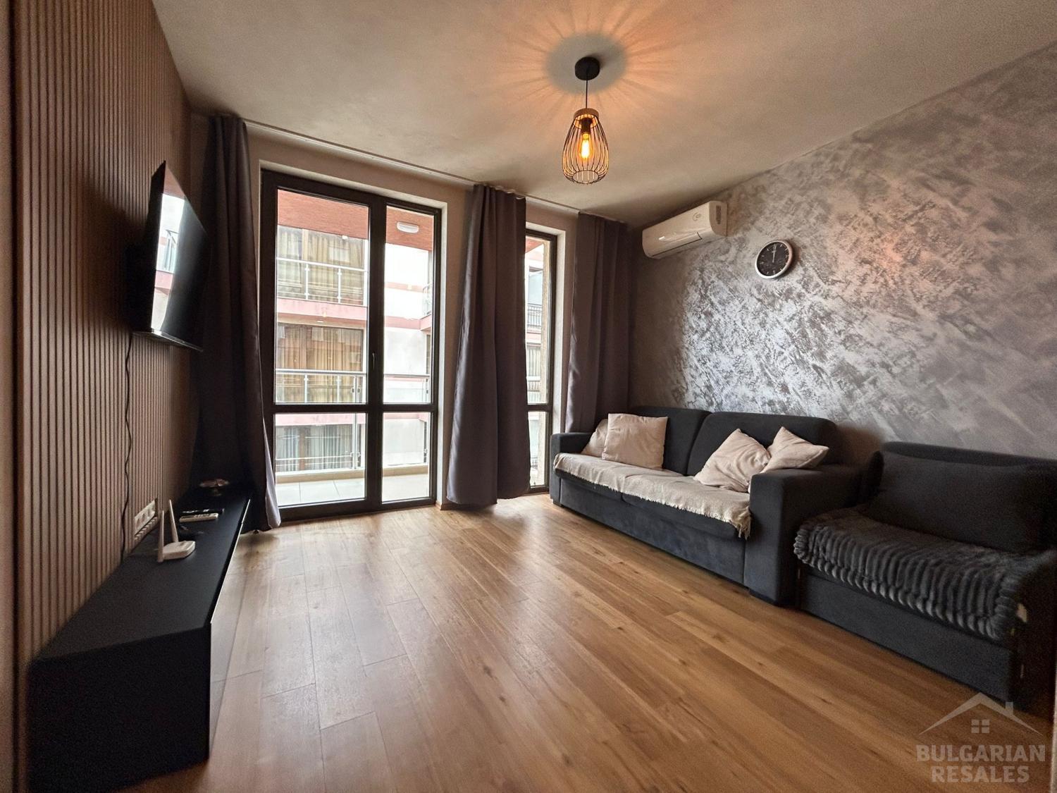 Модерен интериор и изглед към басейна — апартамент в „Tarsis 2“ ID: 5769 - Снимка 8