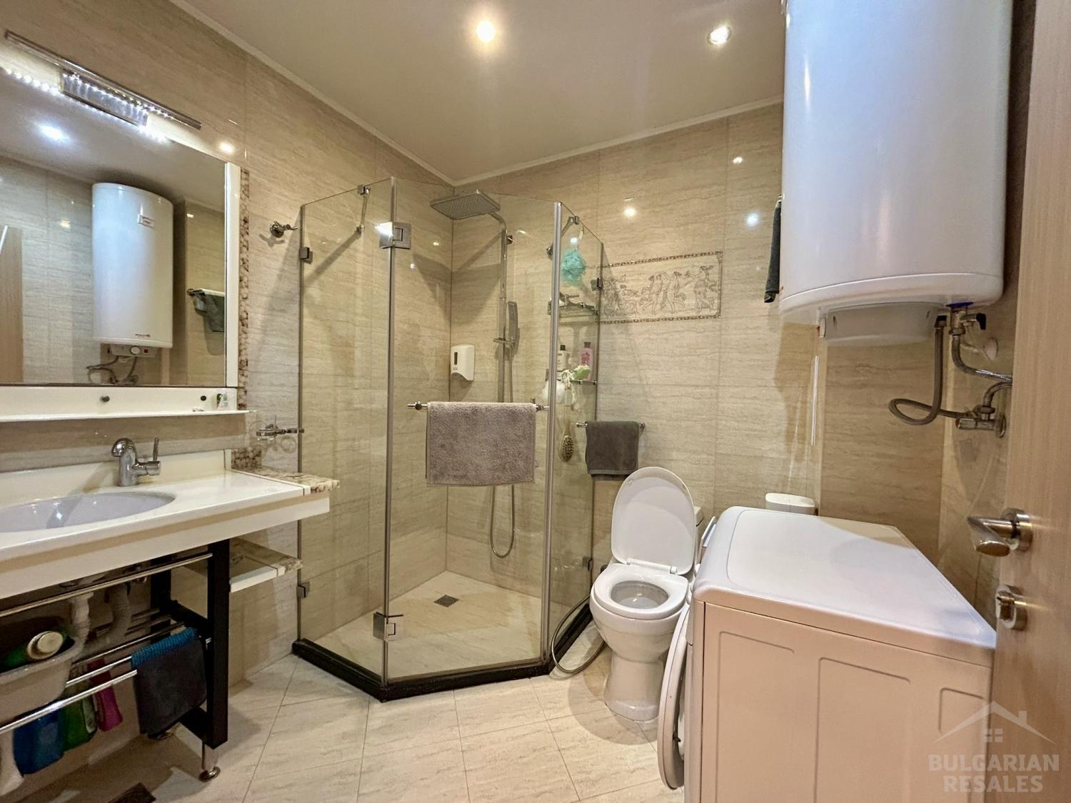 Модерен интериор и изглед към басейна — апартамент в „Tarsis 2“ ID: 5769 - Снимка 11