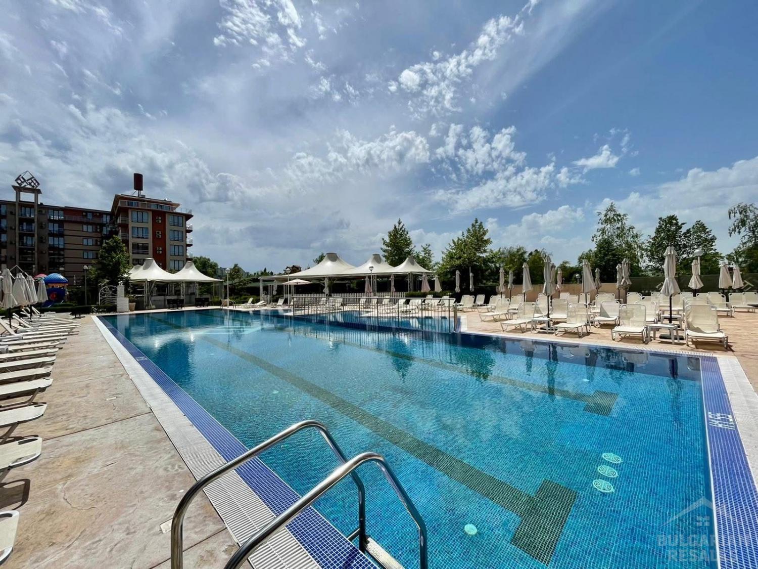 Двухэтажный апартамент, 3 комнаты, вид на бассейн, комплекс 