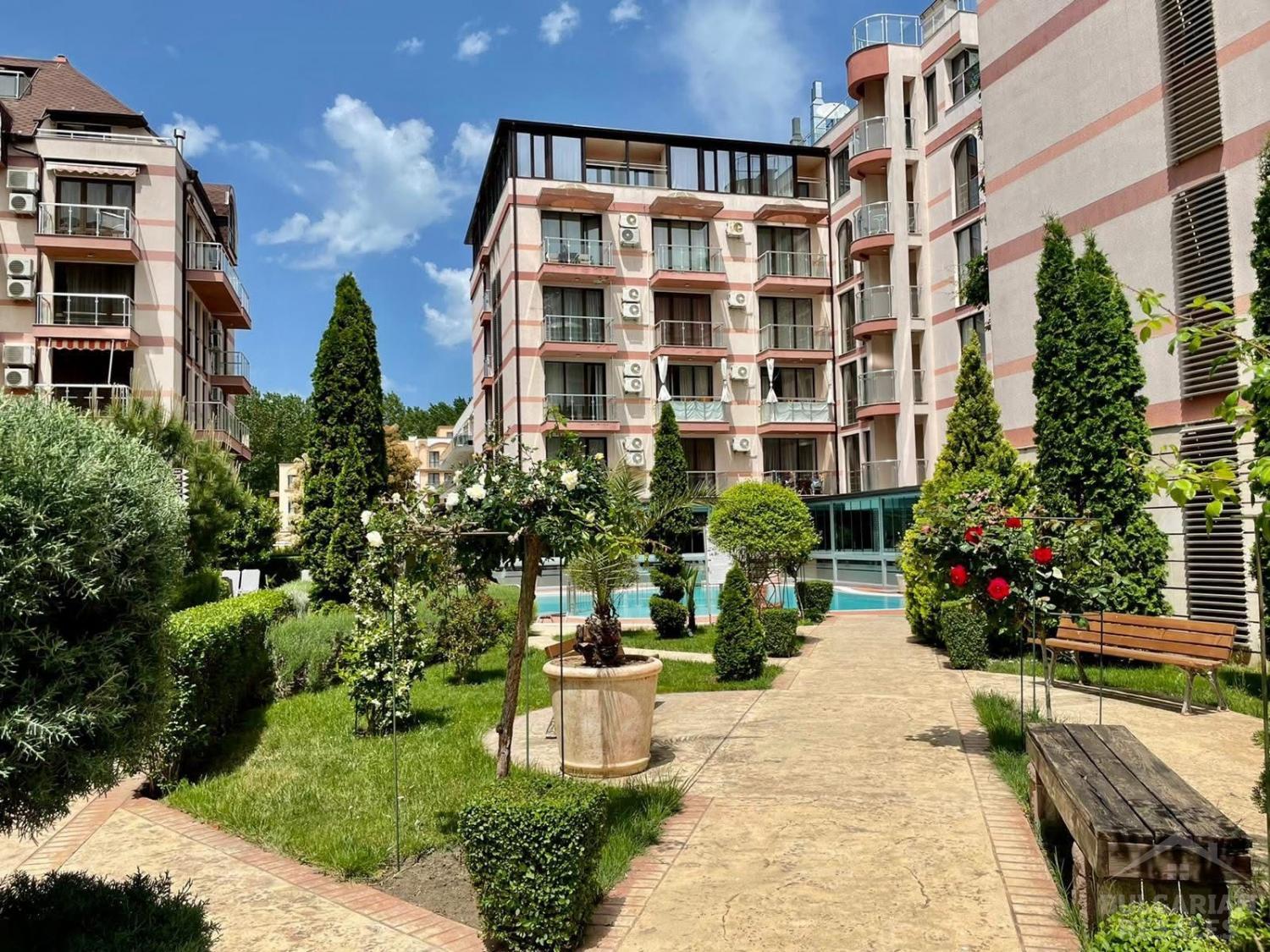 Двухэтажный апартамент, 3 комнаты, вид на бассейн, комплекс 