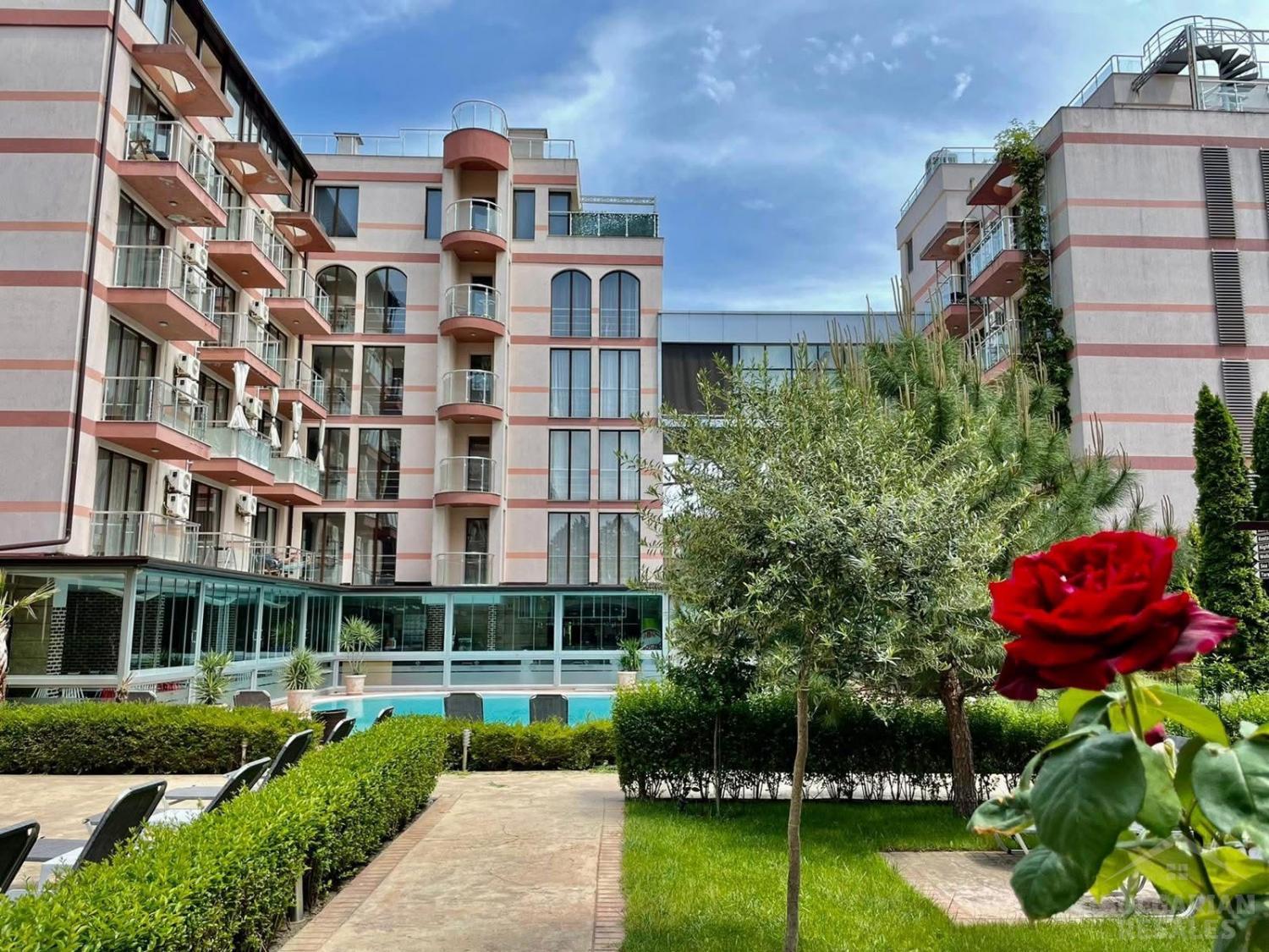 Двухэтажный апартамент, 3 комнаты, вид на бассейн, комплекс 