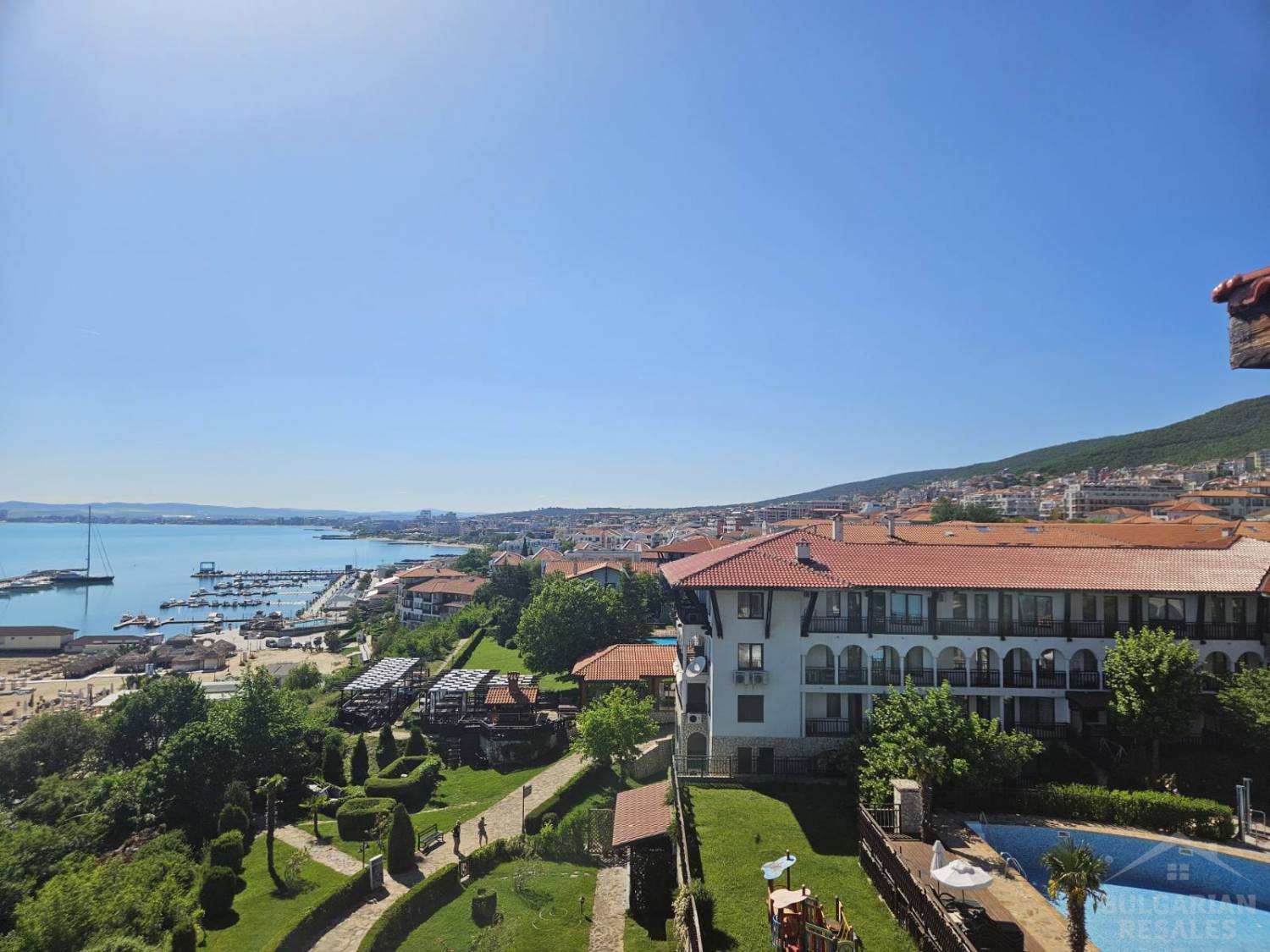 Вид на море, терраса 70 кв.м, 3 спальни, комплекс 