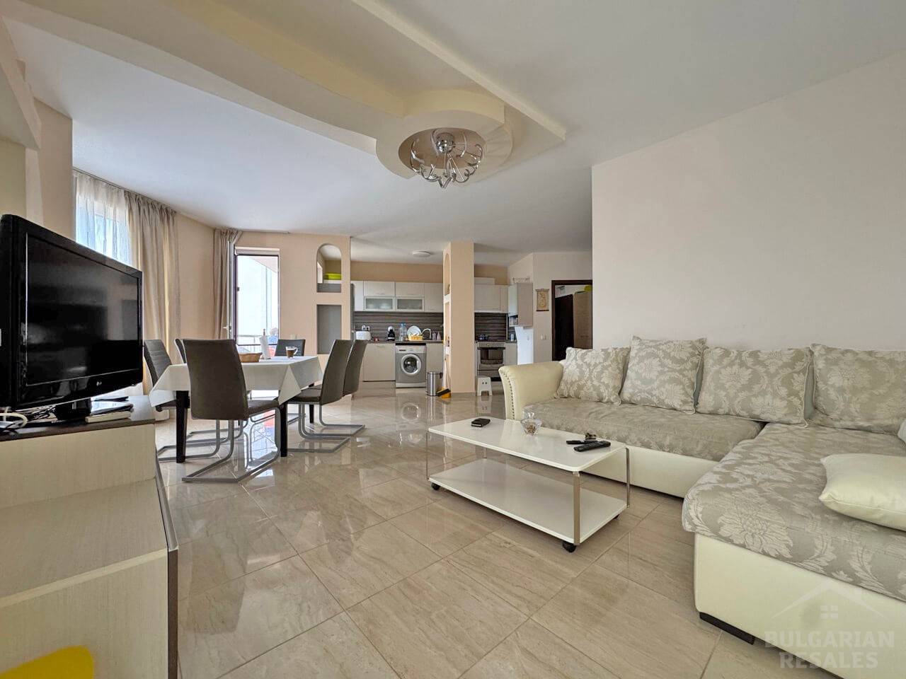 Pool view. Apartment for a large family in the “VIP Image” complex ID: 6206 - Photo 2